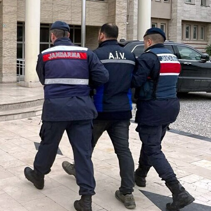 Otomobil çarpan liseli Sıla, öldü