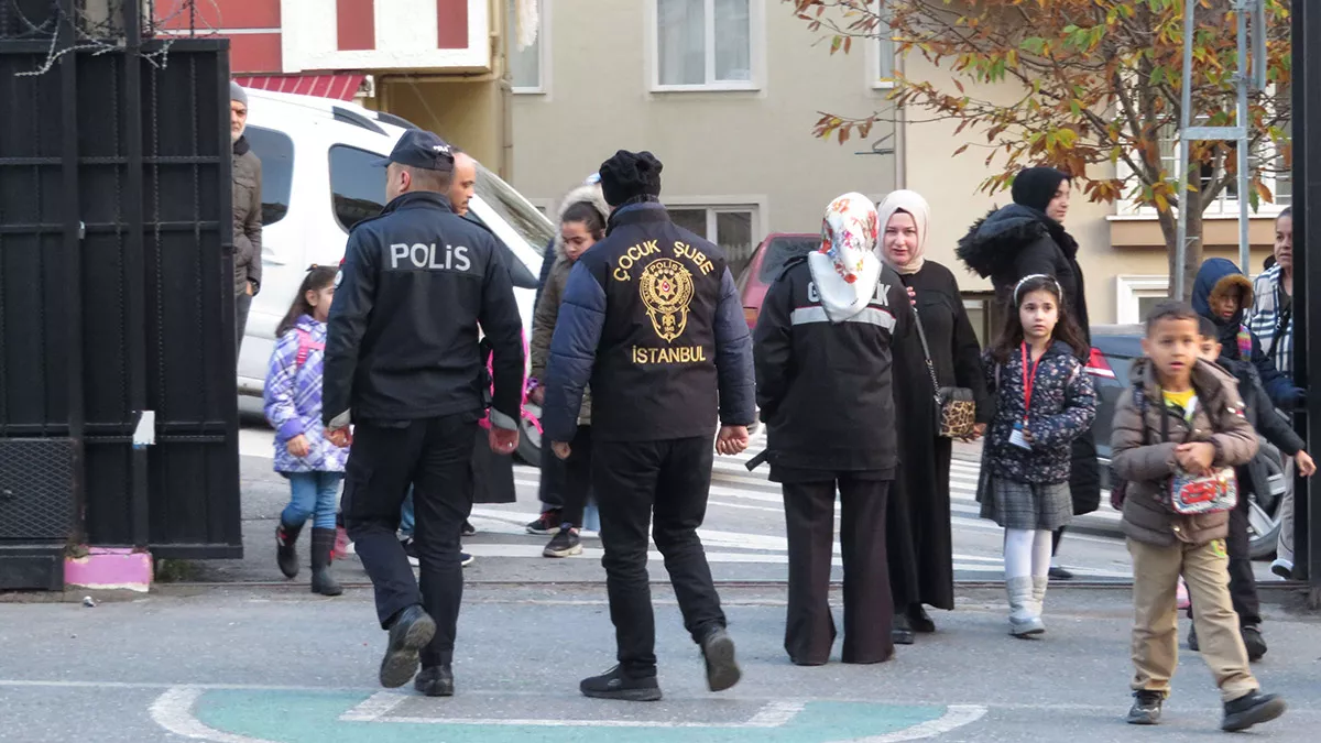 Maltepe039de okul onlerinde polis denetimi 3586 dhaphoto2 - yaşam - haberton