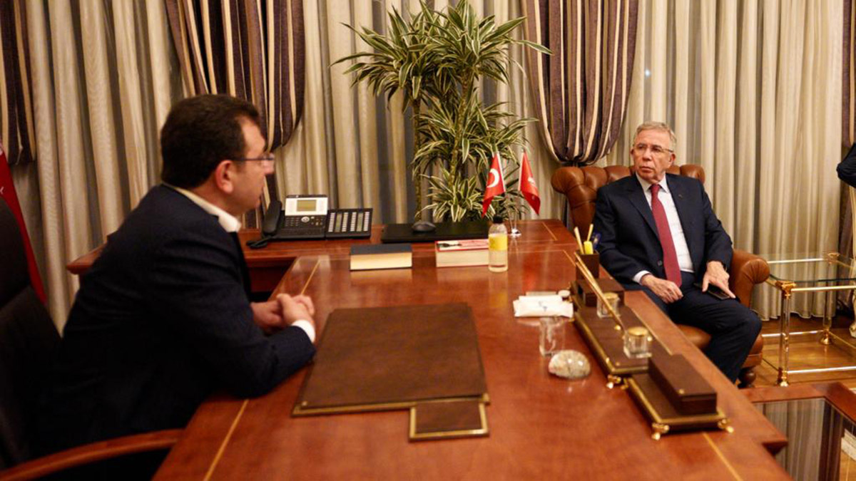 Hukuksuz bir karar, İmamoğlu'nun yanındayız