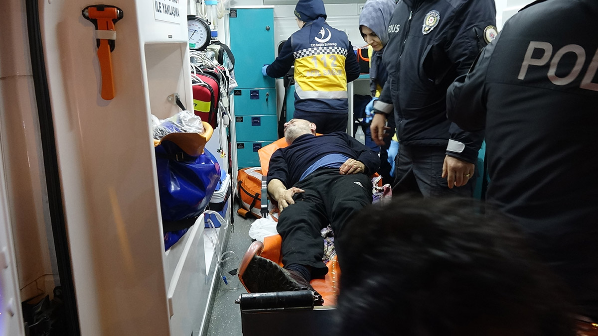 Masaj salonunda tartıştı, bıçaklandı