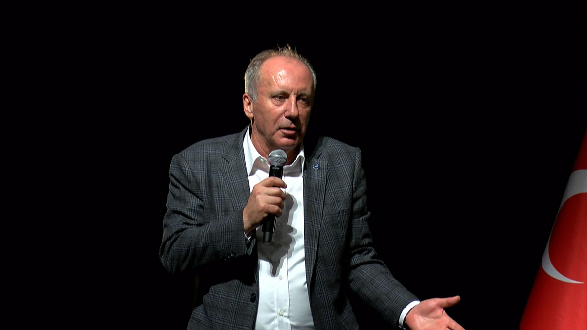 Küçükçekmece'de partisinin düzenlediği Gençlik Buluşması'na katılan Memleket Partisi Genel Başkanı Muharrem İnce "Cumhurbaşkanı adaylığım için hem üstüne para vereceğiz, hem de imza toplayacağız. 100 bin kişi imza verirse aday olacağım. İnşallah sizler de imza verirsiniz" dedi.