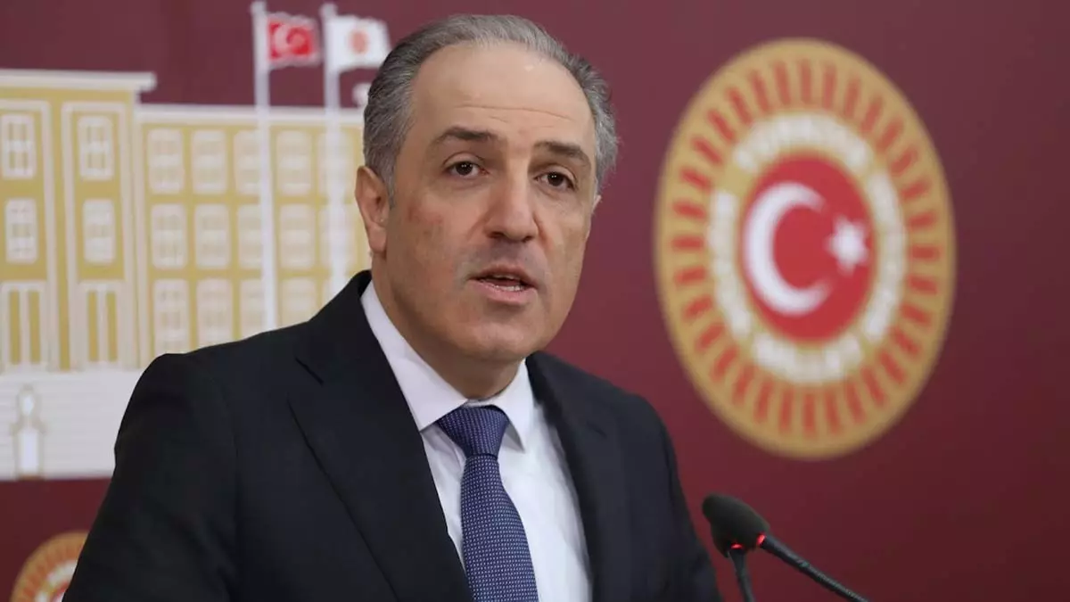 Yeneroğlu, kpss'ye giren öğretmen adaylarını sordu