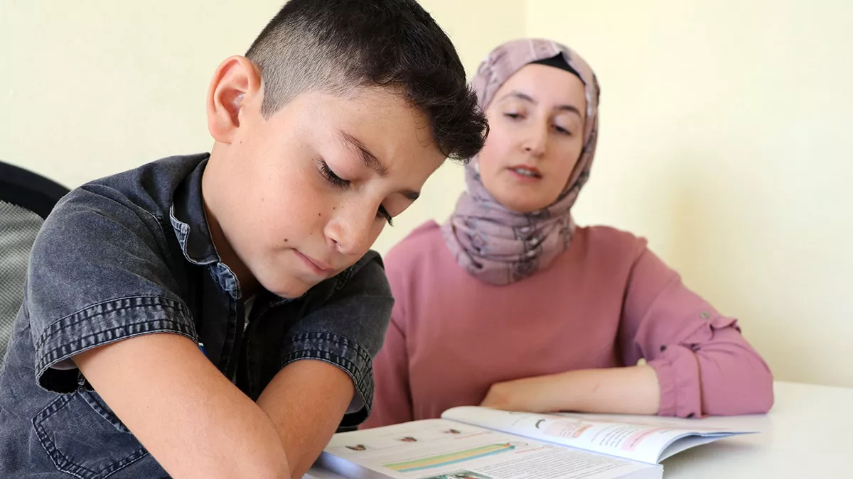 Van'da, dirsek altından kolları ve diz altından bacakları olmadan dünyaya gelen, eğitimine evde devam eden nakşin protez kol ve bacak sağlanması için valilik izniyle yardım kampanyası başlatıldı.