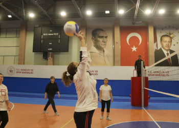 Voleybolla tanışan 48 kadın antrenman yaptı