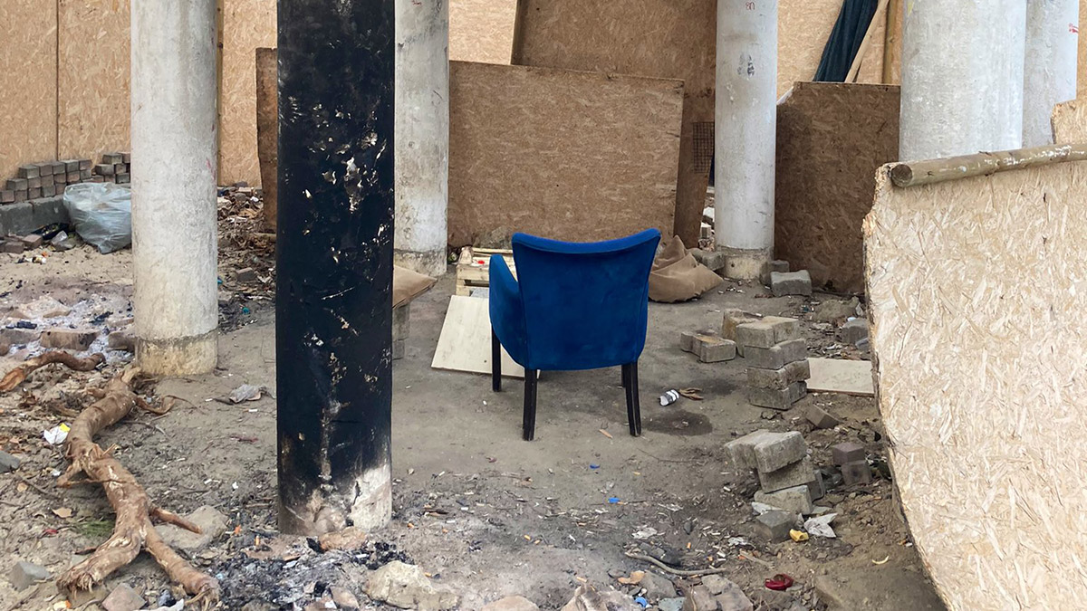 Maltepe'de bulunan ve yapımı 1953 yılına dayanan Bakireler Tapınağı ya da diğer adıyla Bakireler Anıtı, ilk yapıldığında kıyıdan 50 metre uzaklıkta denizin açıklarındaydı.