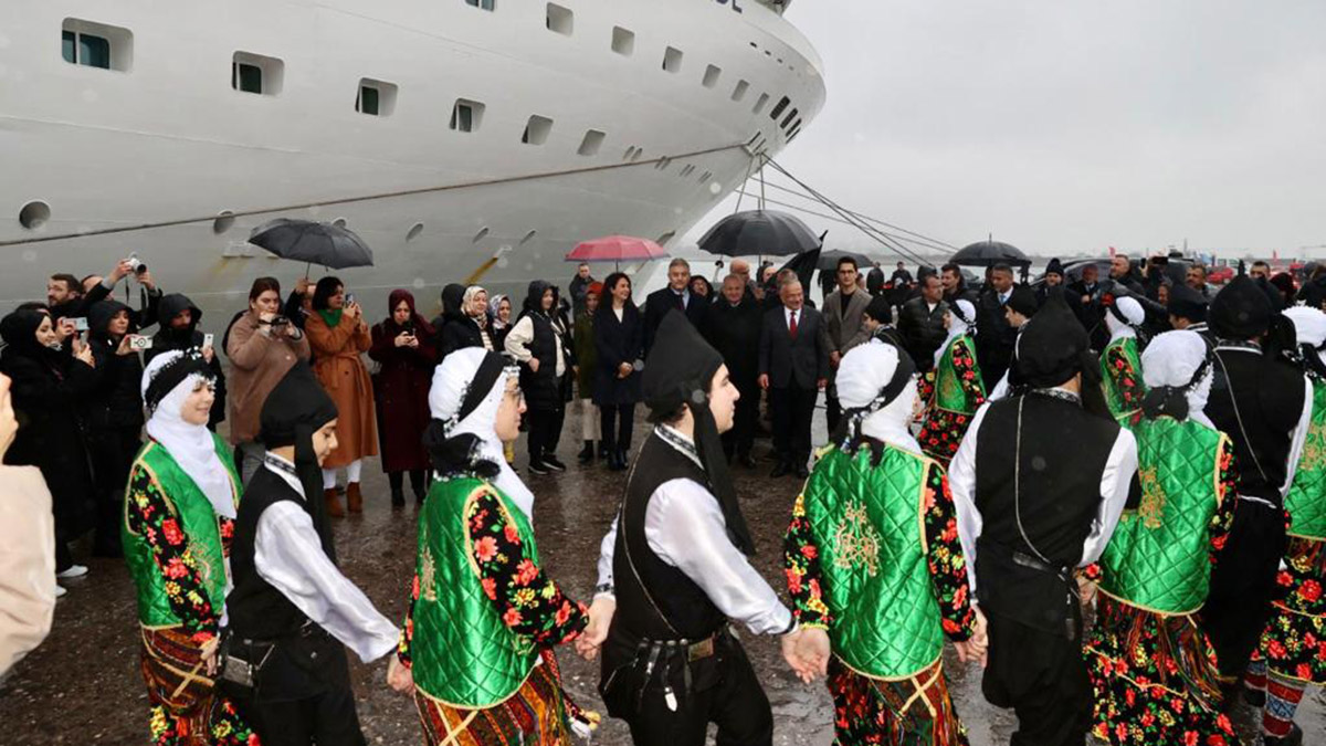 Astoria Grande kruvaziyer gemisi Ordu'ya demir attı