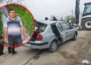 Otomobilin çarptığı kepçe operatörü öldü