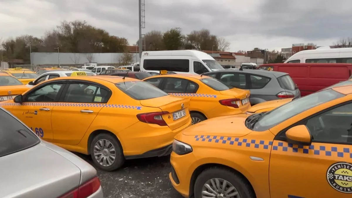 Trafikten menedilen taksiler otoparkları doldurdu
