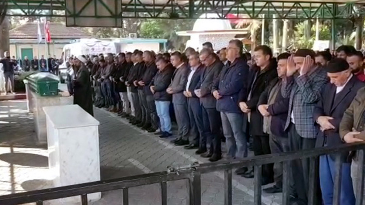 Özel halk otobüsünün çarptığı Ayşe defnedildi