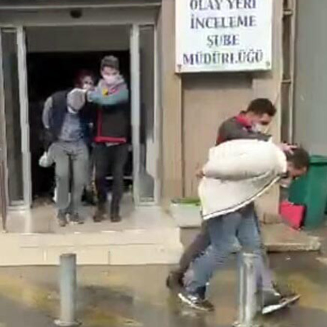 İzmir'de, üzerine kaynar su dökülüp, 3 gün işkence yapıldıktan sonra boğularak öldürülerek, cesedi ormanda yakılan Özler Yörük cinayeti davasında karar çıktı.