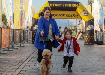 'Pati Run'da köpekleriyle koştular