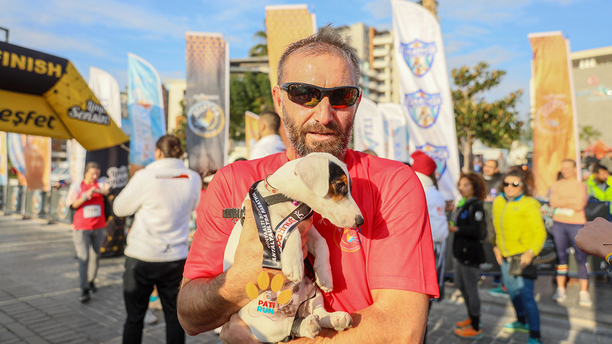 'Pati Run'da köpekleriyle koştular