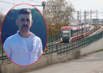 Raylarda hareketsiz yatan kişiye tramvay çarptı