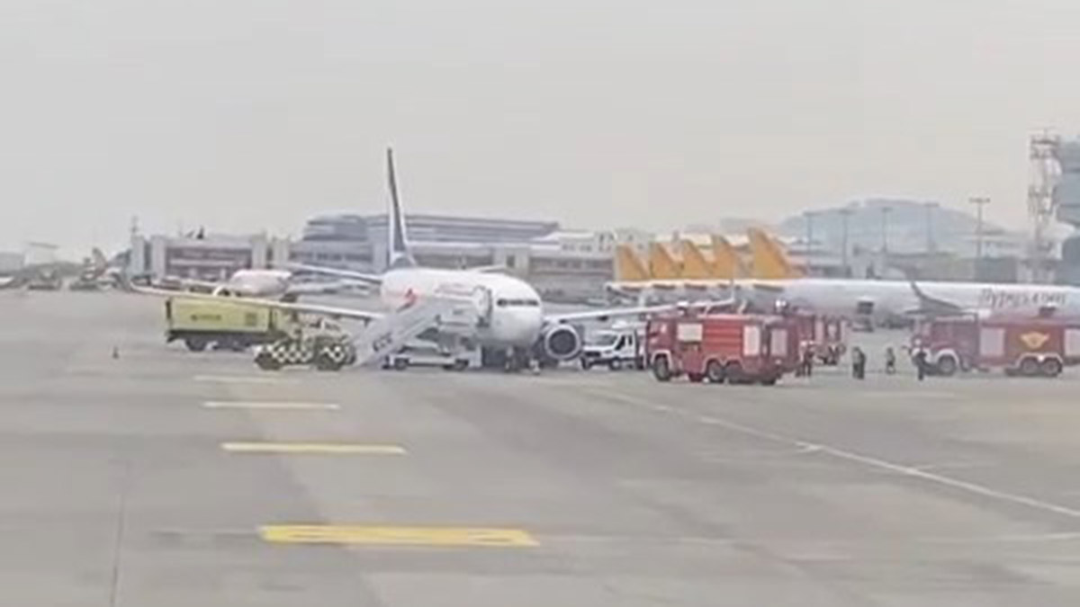 Sabiha Gökçen'e inen yolcu uçağının lastiği patladı