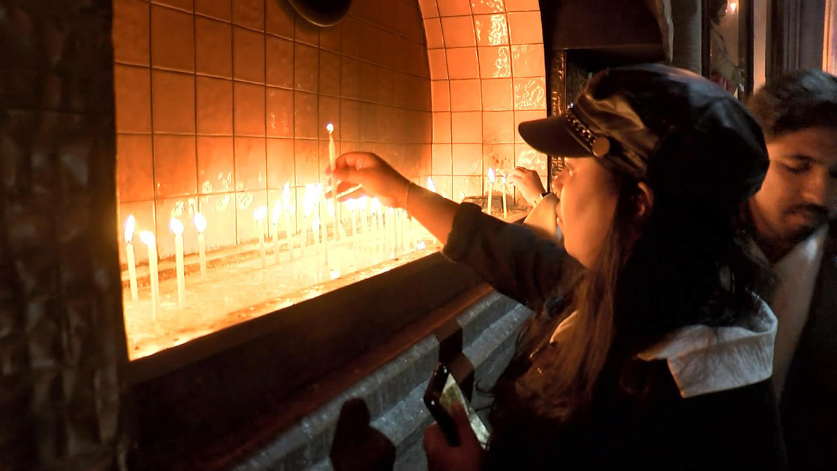 Saint Antuan Kilisesi'nde Noel ayini