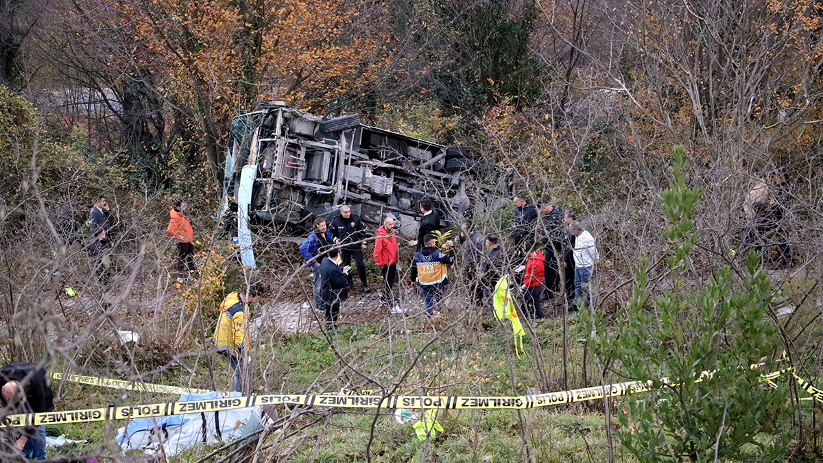 Servis kazasında yaralanan 9 öğrenci tedavi ediliyor
