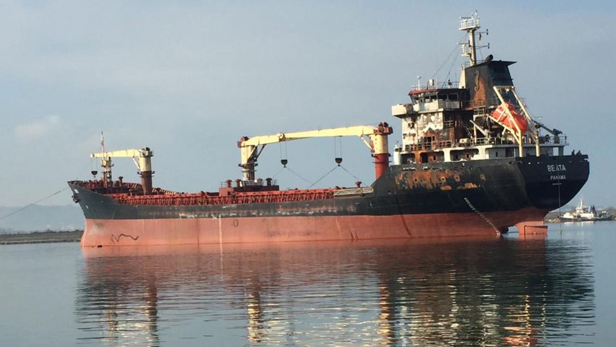 Sinop açıklarında yanan kuru yük gemisi Ordu'ya getirildi