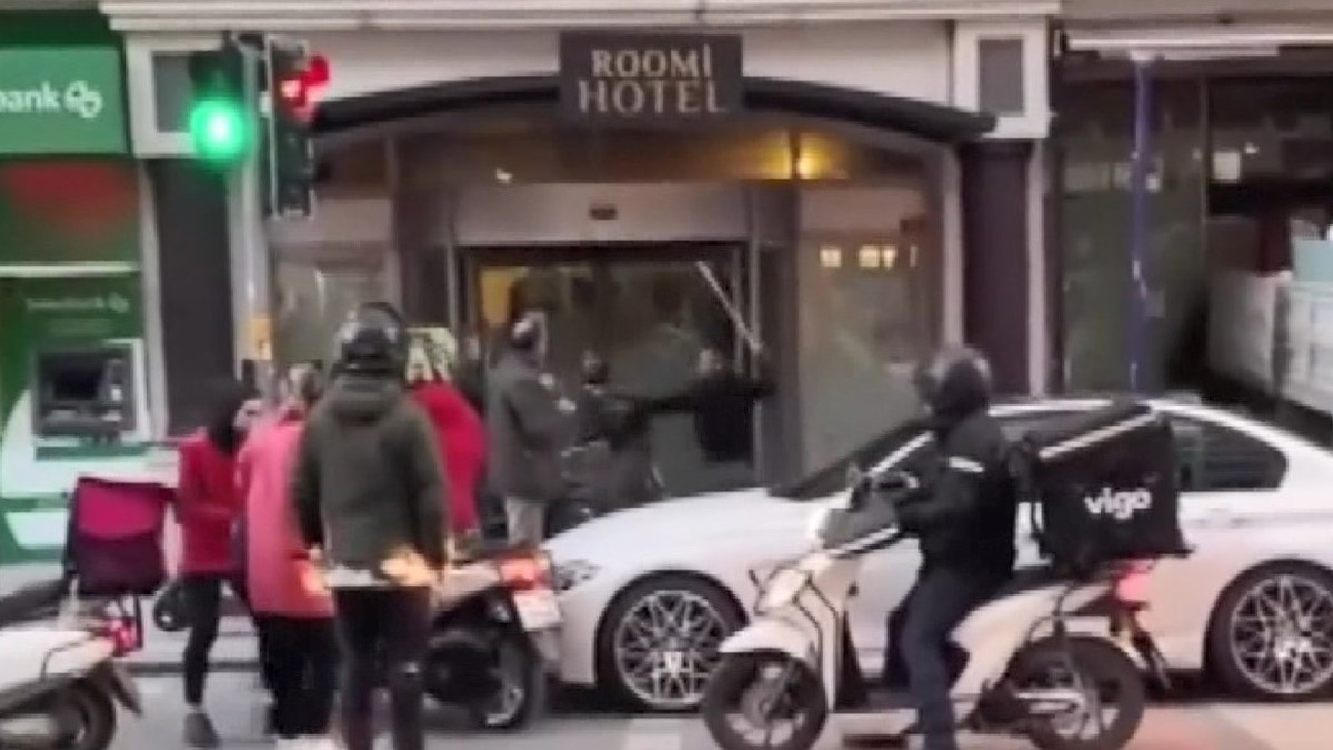 Kağıt toplayıcılarıyla mahalle sakinleri arasında tartışma