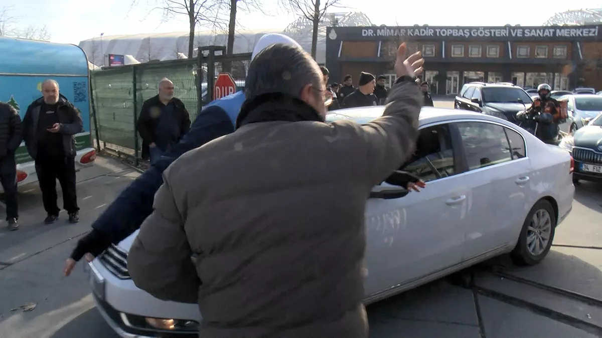 Taksiciler esnaf odası başkanı eyüp aksu, ukome toplantısında taksilere yapılan zam oranını yeterli bulmadıklarını belirterek, "giderlerimiz için tekrar zam talebinde bulunacağız" dedi.