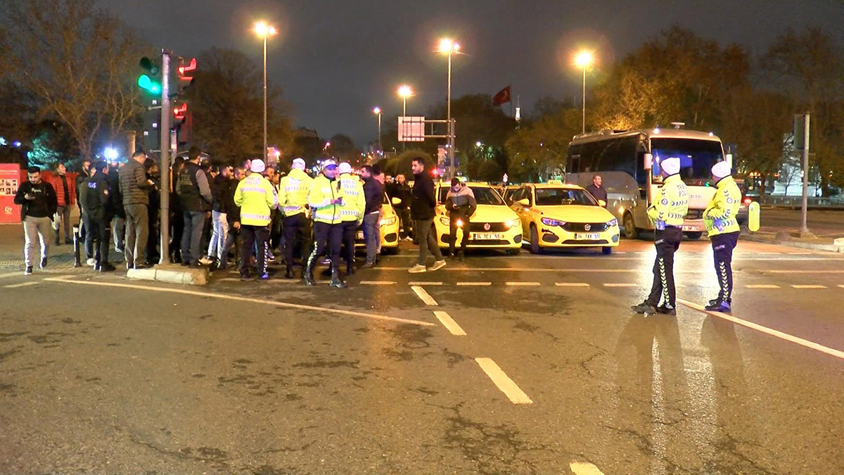 Son dönemde yapılan uygulamalarla haksızlığa uğradıklarını iddia eden taksiciler eylem yaptı.