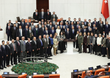 Dışişleri ile Hazine ve Maliye Bakanlığı'nın bütçeleri kabul edildi