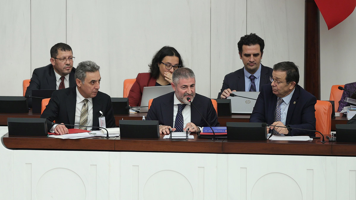 CHP Malatya Milletvekili Veli Ağbaba, "Yargı bağımsız diyorlar ya; kim inanır? Yargı bağımsızsa Rahip Brunson'u bir emirle niye gönderdiniz? Haksızca tutuklanmış Deniz Yücel'i, Merkel'in emriyle niye gönderdiniz?" dedi.