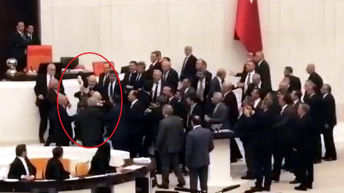 Bütçe görüşmelerinde kavga; İYİ Partili vekil yoğun bakımda