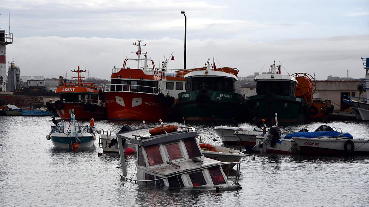 Tekne battı, eğitim uçuşları iptal edildi