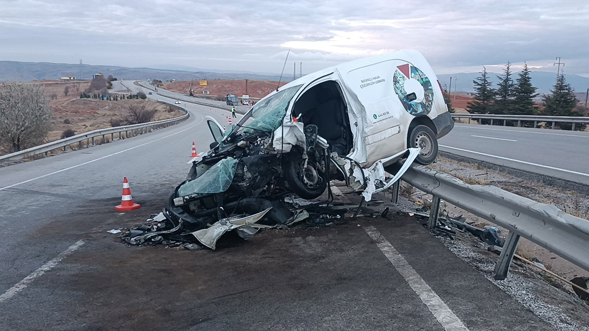 Kırıkkale'de ters şeride giren araçta 1 kişi öldü