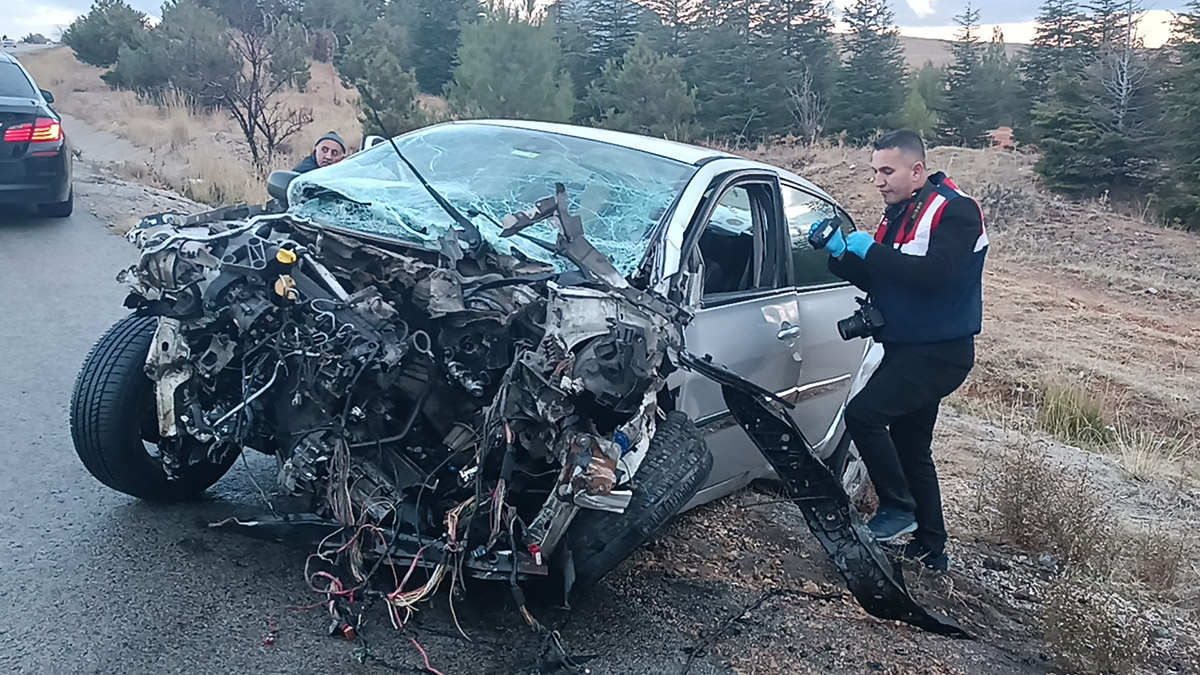 Kırıkkale'de ters şeride giren araçta 1 kişi öldü