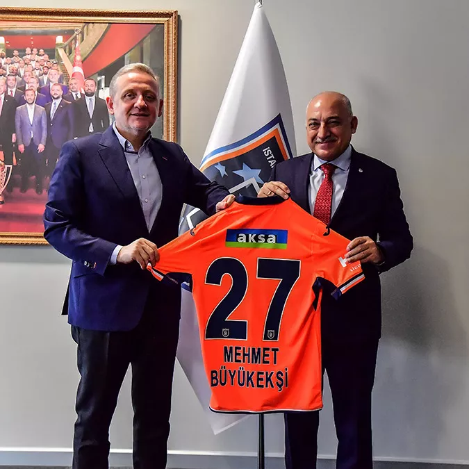 Mehmet büyükekşi i̇stanbul başakşehir futbol kulübü'nü ziyaret etti