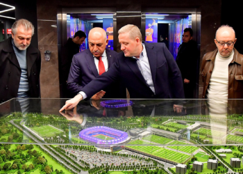 Mehmet Büyükekşi İstanbul Başakşehir Futbol Kulübü'nü ziyaret etti
