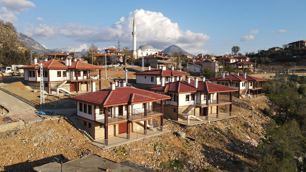 Yangın sonrası Antalya Akseki'de 64 yeni evin yapımı tamamlandı