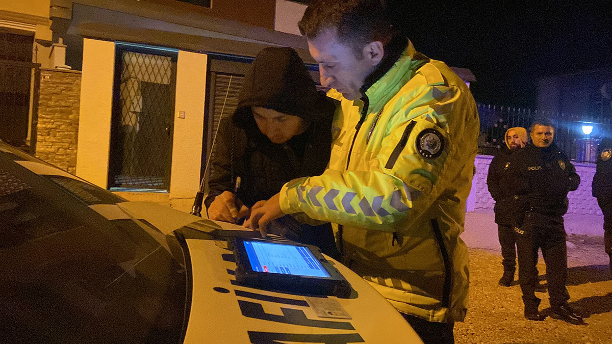 Dur ihtarına uymayan sürücü "Çocuk hasta" dedi