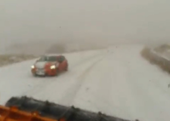 Tunceli-Erzincan kara yolunda kar küreme