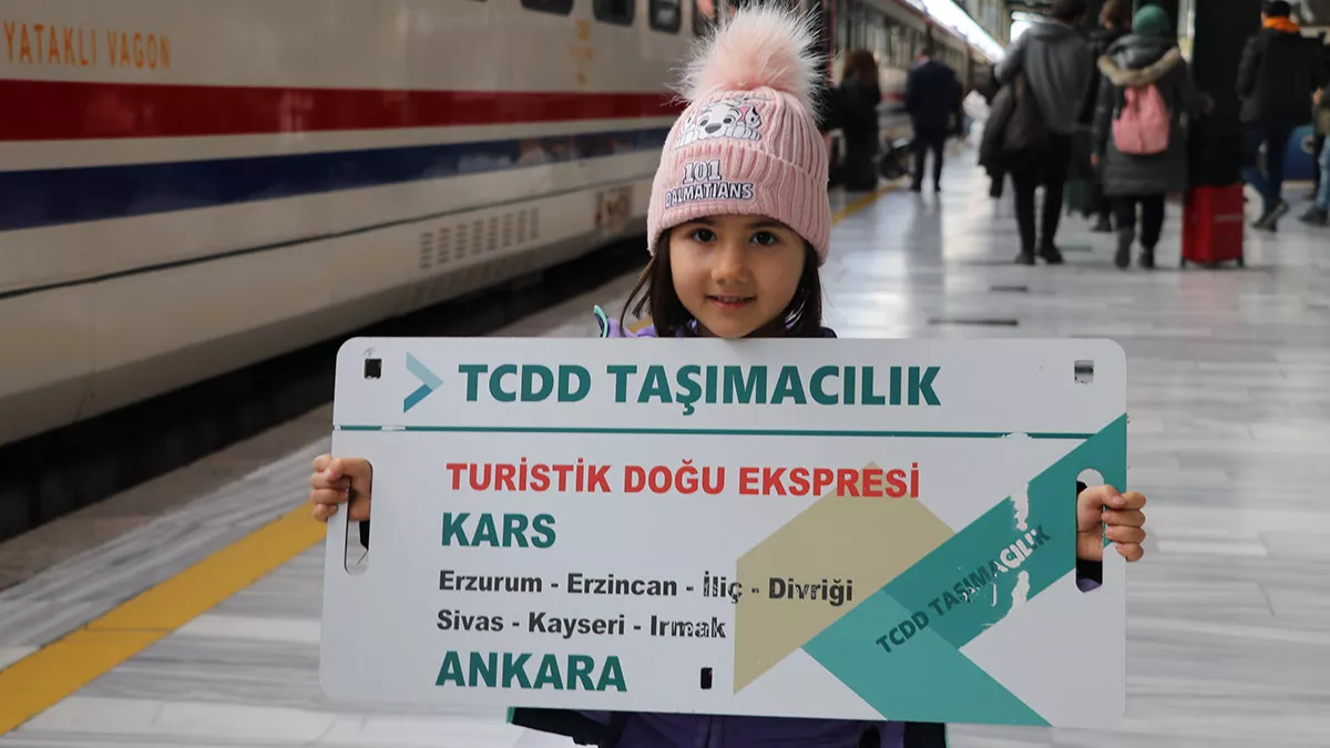 Ulaştırma ve altyapı bakanlığı tcdd taşımacılık a. Ş. Genel müdürlüğü turistik doğu ekspresi 2022-2023 dönemi ilk seferine başladı.