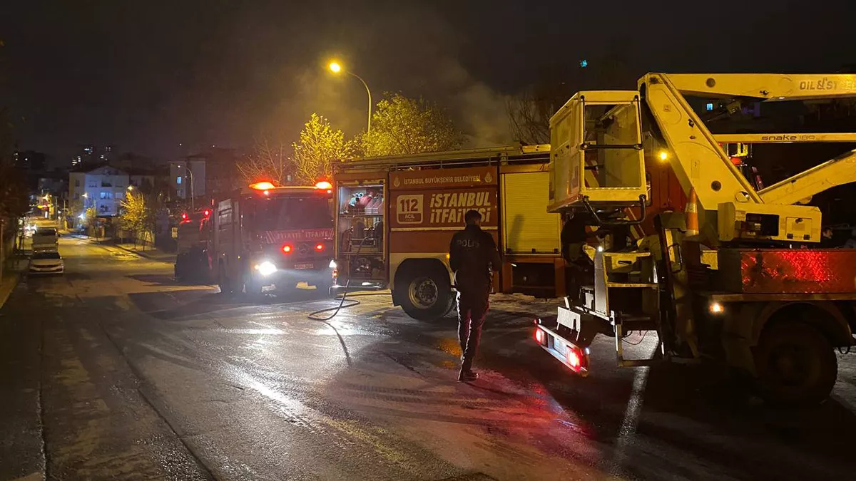 Umraniyede geri donusum merkezinde korkutan yangin 5387 dhaphoto4 - yerel haberler, i̇stanbul haberleri - haberton