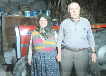 Umre için biriktirdikleri altın ve parayı kaptırdılar