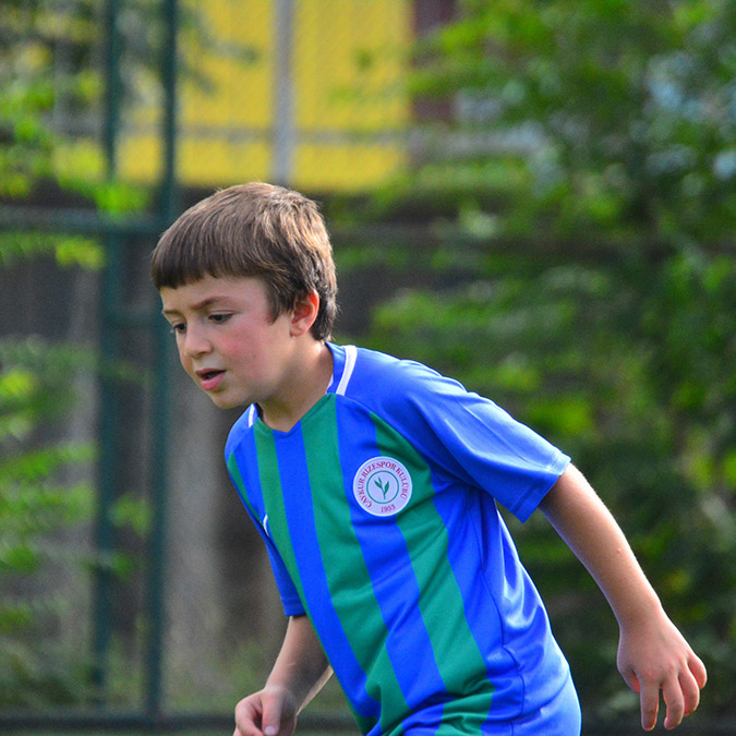 Üzerine kale direği devrilen Yiğit defnedildi