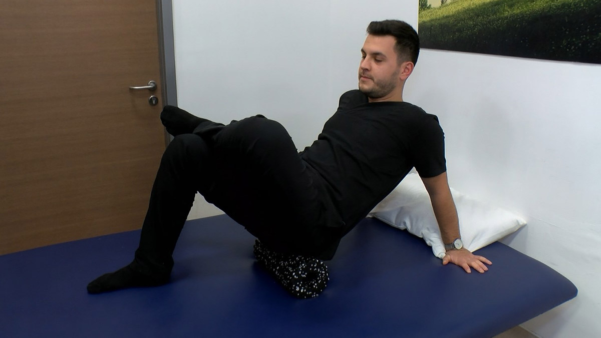 Fizik Tedavi ve Rehabilitasyon Uzmanı Dr. Öğr. Üyesi Arzu Dinç Yavaş erkekleri uyardı; "Arka cepte taşınan cüzdan omurga eğriliği yapıyor" dedi.