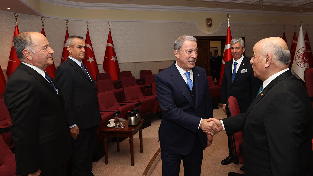 Bakan Akar, TEMAD Başkanı Dürgen'i kabul etti