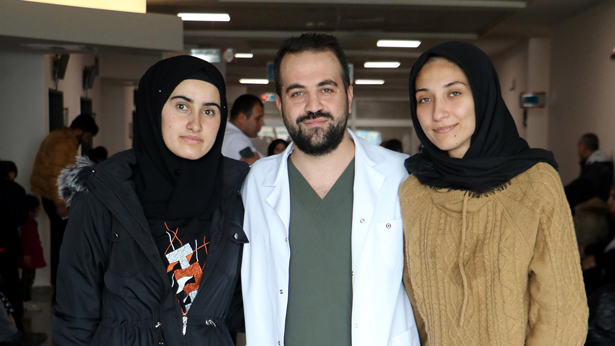 2 hastadan 25 ve 30 santimlik kitle alındı