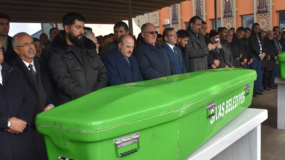 Sanayi ve Teknoloji Bakanı Mustafa Varank, devletin fabrika kurma dönemlerinin eskilerde kaldığını ve özel sektöre destek vermeye devam edeceklerini belirterek, "Biz ekonomimizi özel müteşebbislerimizin desteğiyle büyüteceğiz. Onlar sayesinde Türkiye ekonomisini dünyadaki en rekabetçi 10 ekonomiden biri haline getireceğiz" dedi.