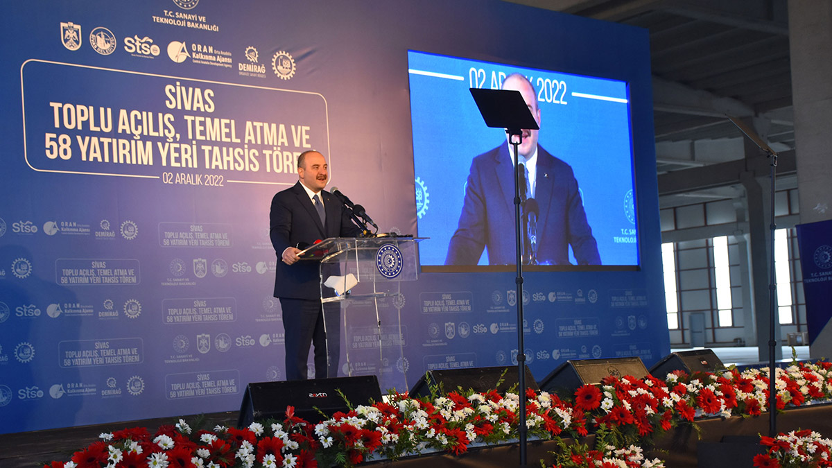 Dünyadaki en rekabetçi 10 ekonomiden biri haline geleceğiz