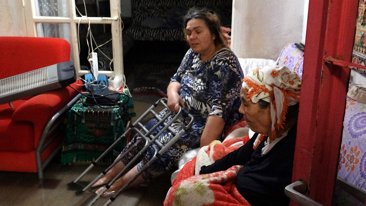 Antalya'da şiddetli yağmurda mahsur kaldılar