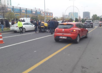 Otomobilin çarptığı liseli Ela ve Büşra yaralandı