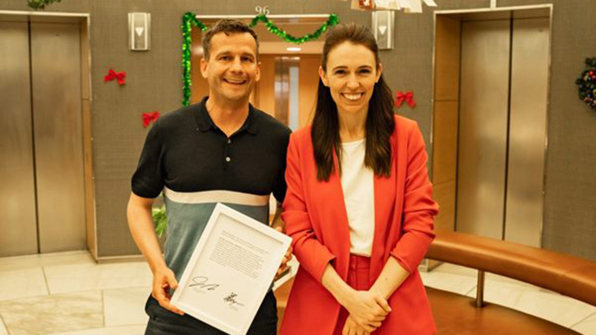 Yeni Zelanda Başbakanı Ardern’in sözlü hakareti açık arttırmada satılıyor