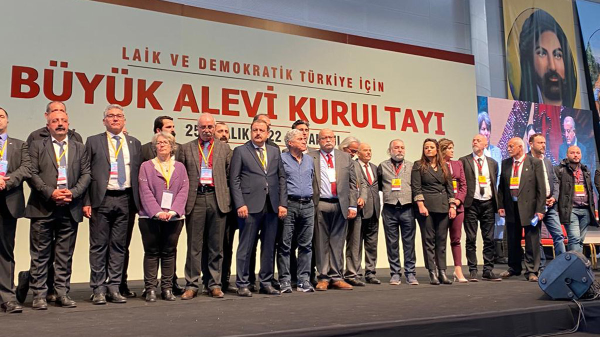 Yenikapı'da Büyük Alevi Kurultayı'nda sonuç bildirgesi okunarak eşit yurttaşlık talepleri dile getirildi.