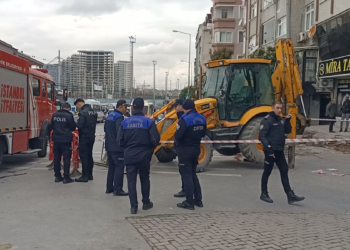 Kepçe operatörü engelliyi ezdi