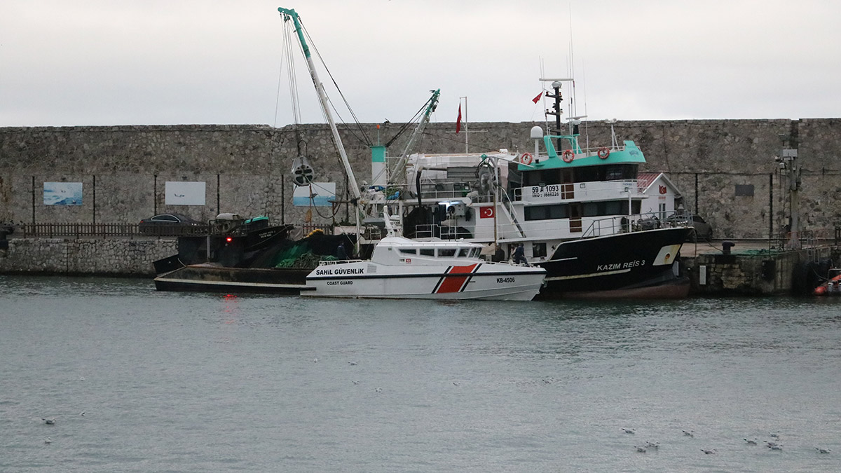 Tekneden suya düşen İbrahim Acar için havadan arama